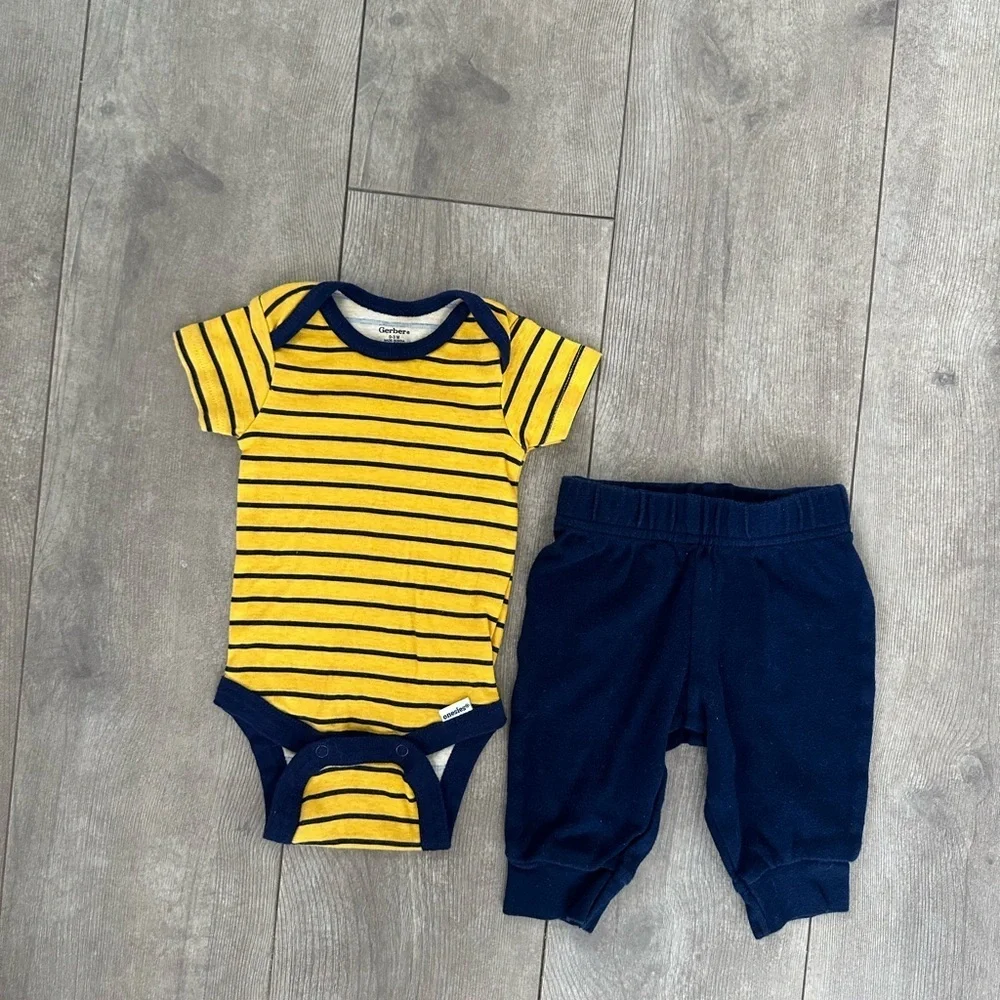 Gerber & Carter’s0-3 Month Baby Boy matching outfit set